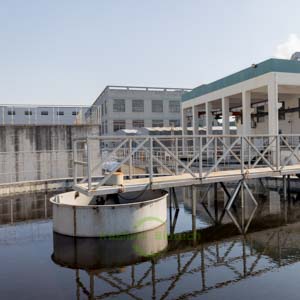 Do you know what physical treatment methods are used in sewage treatment?